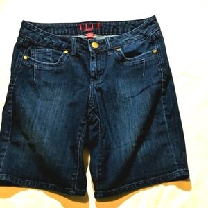 Elle denim shorts, size 6.
